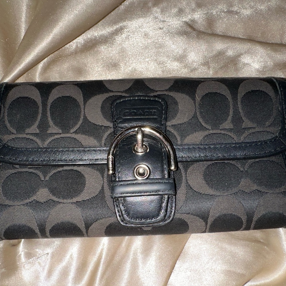 Coach wallet previously loved condition but still beautiful and works perfectly!